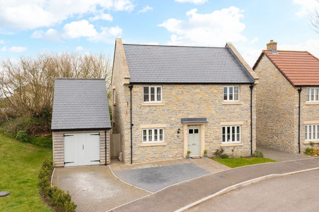 Property photo 1 of 17 4808580