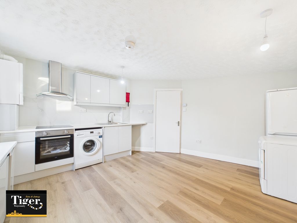 Property photo 2 of 7 Cam02176G0-Pr0801-Still002