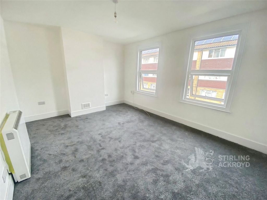 Property photo 1 of 5 Living Room