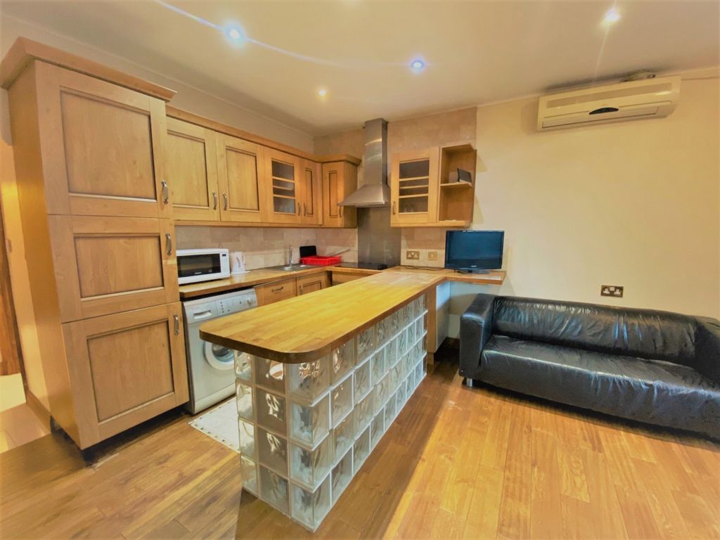 Property photo 1 of 6 Kitchen