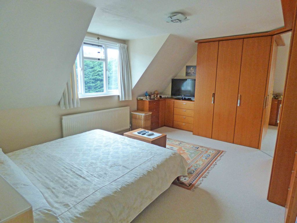 Property photo 3 of 13 Photo 9