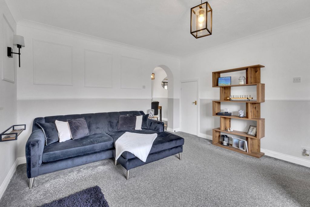 Property photo 3 of 27