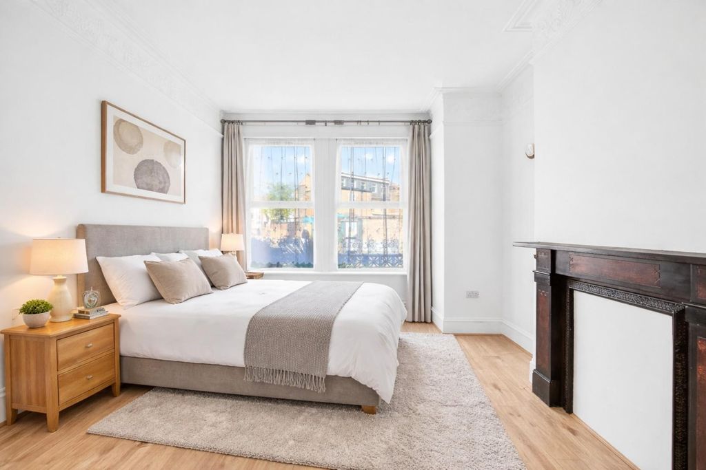 Property photo 2 of 23 Bedroom.Jpg