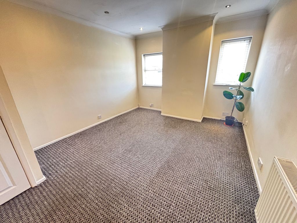 Property photo 2 of 10 Image