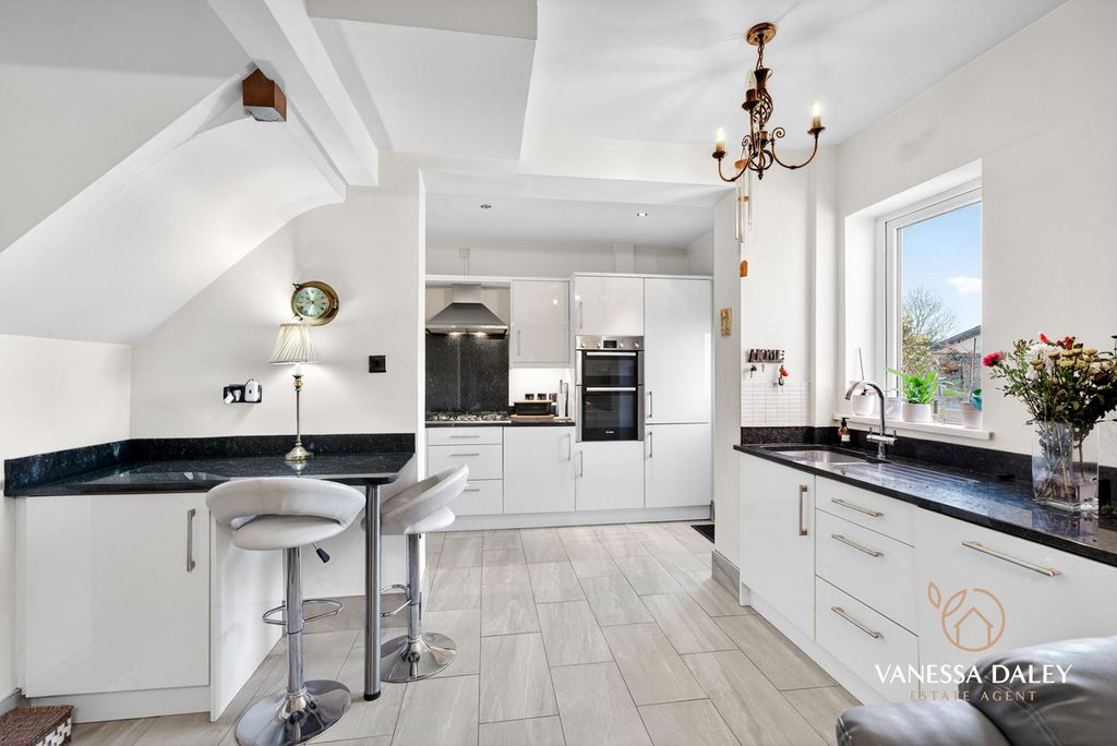 Property photo 2 of 43