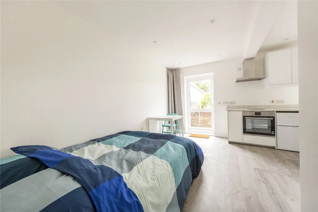 Doncaster Road, Bristol, Somerset BS10 - View 6