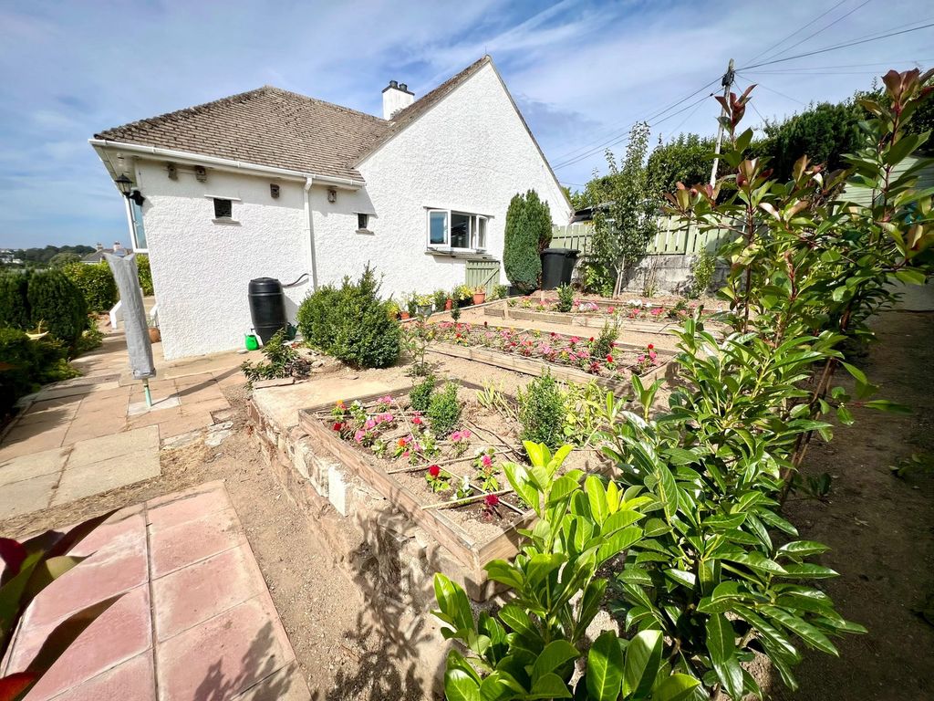 Property photo 3 of 28