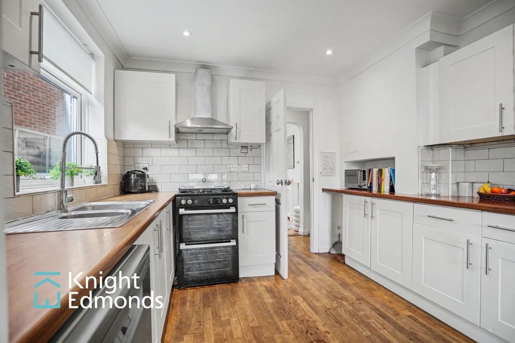 Property photo 3 of 26