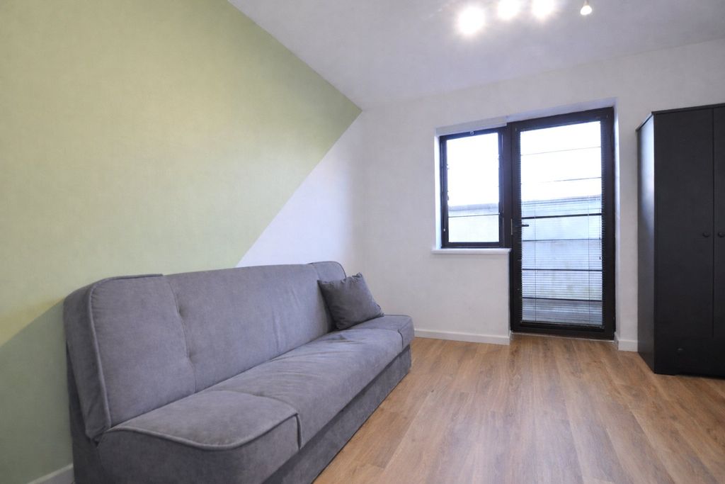 Property photo 3 of 4 Picture No. 04