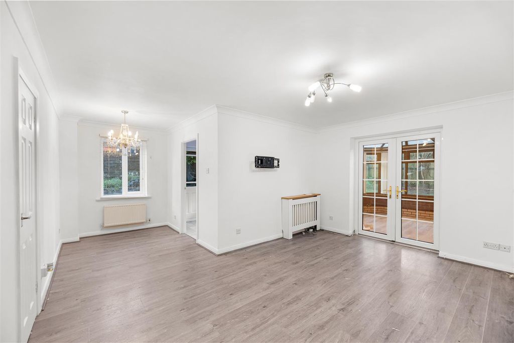 Property photo 2 of 19 Living/Dining Room