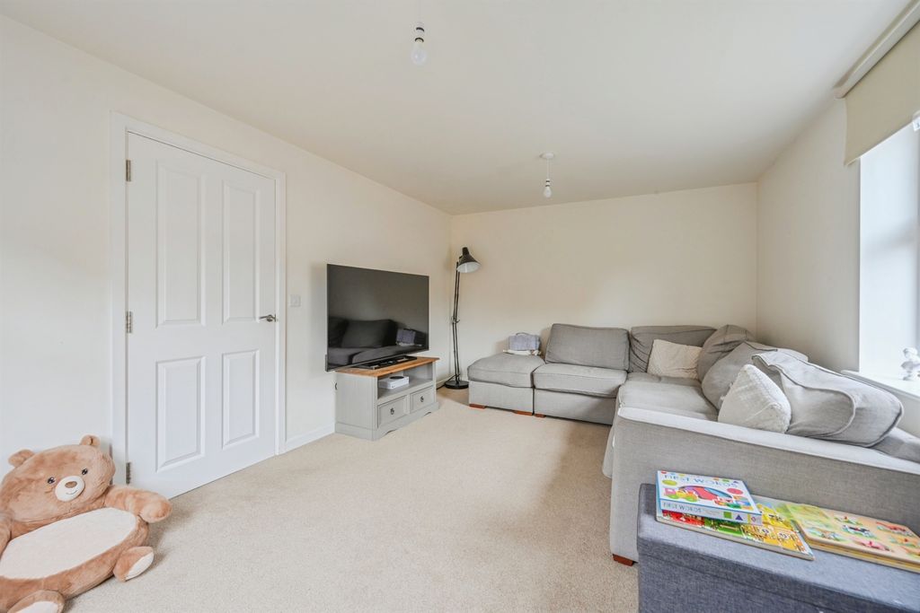 Property photo 2 of 17 Living Room