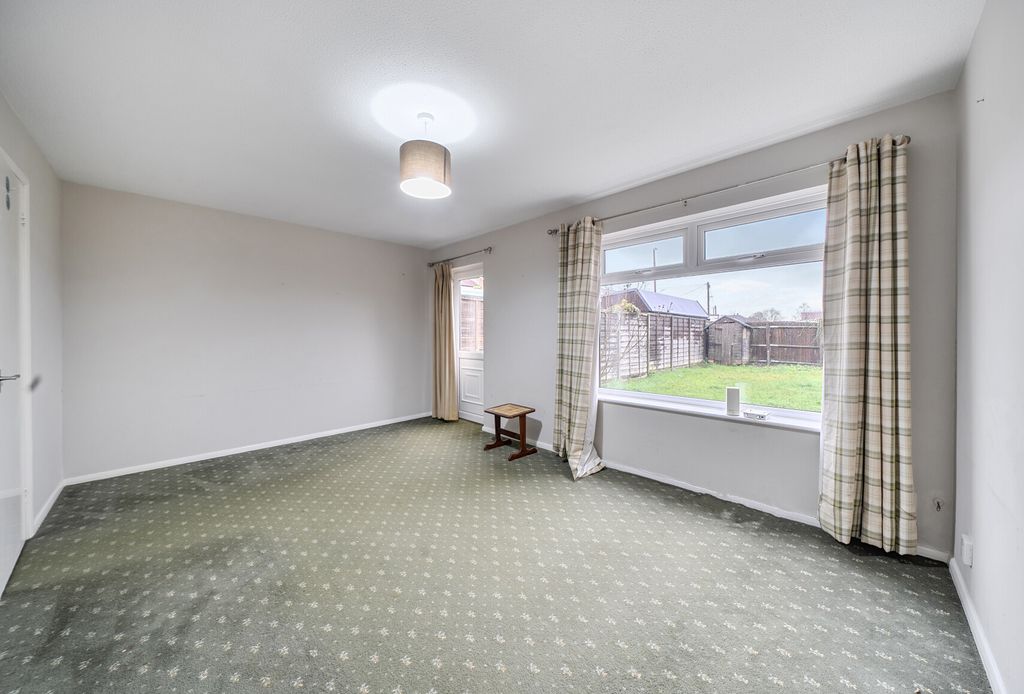 Property photo 2 of 12 1404898-9-6978Adf...