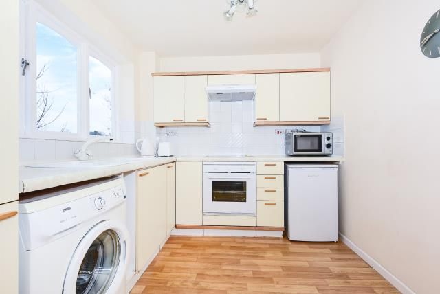 Property photo 3 of 11 Kitchen