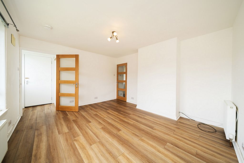 Property photo 3 of 14 Photo 7