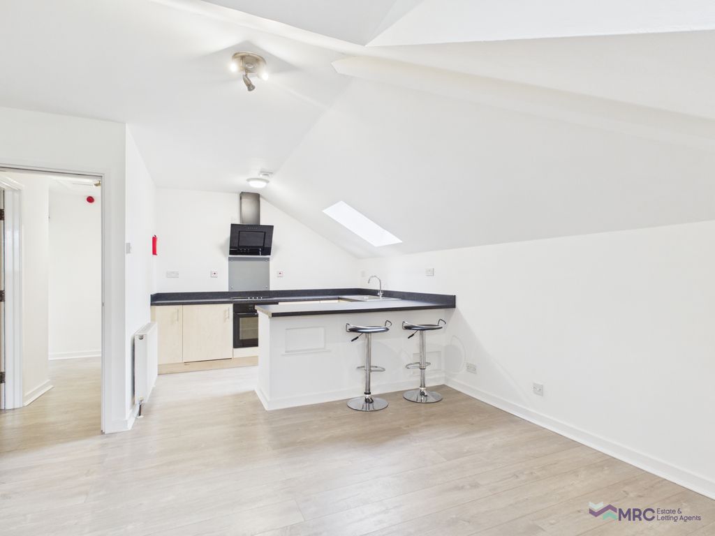 Property photo 1 of 13 2Â Bedroom Modern Flat To Let