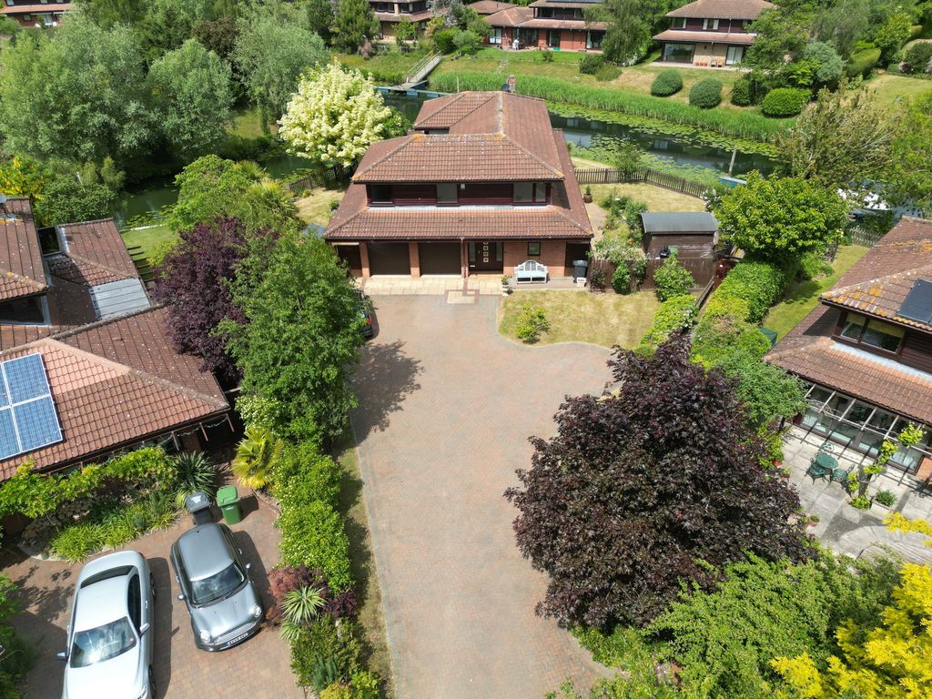 Property photo 2 of 33