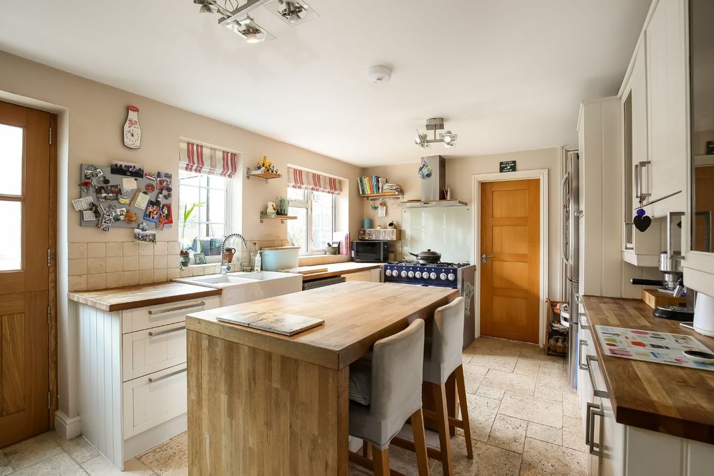Property photo 2 of 14 Picture No. 45