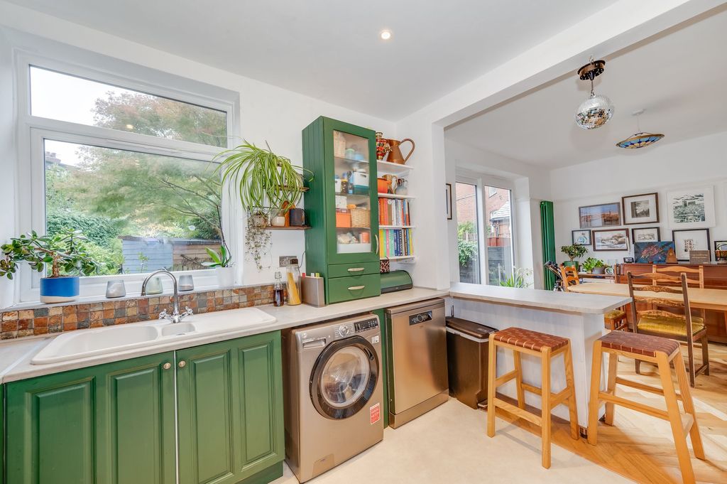 Property photo 2 of 21