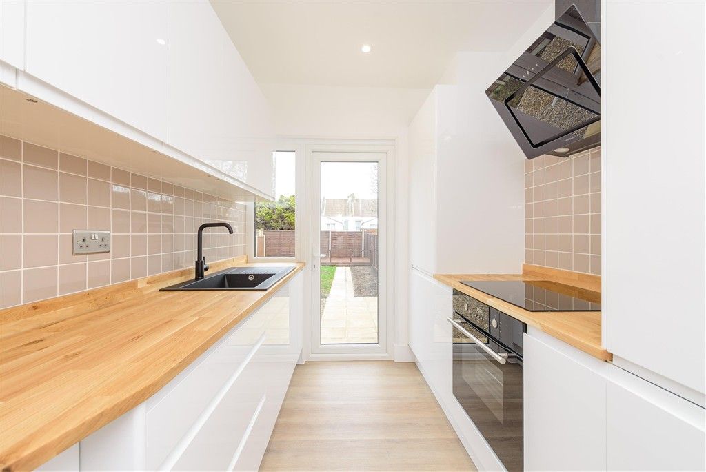 Property photo 3 of 9 Kitchen