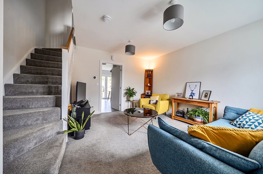 Property photo 2 of 12 1415864-17-699884...