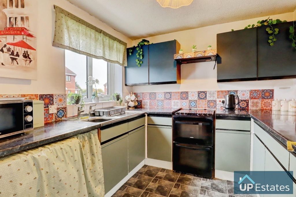 Property photo 3 of 15 Kitchen