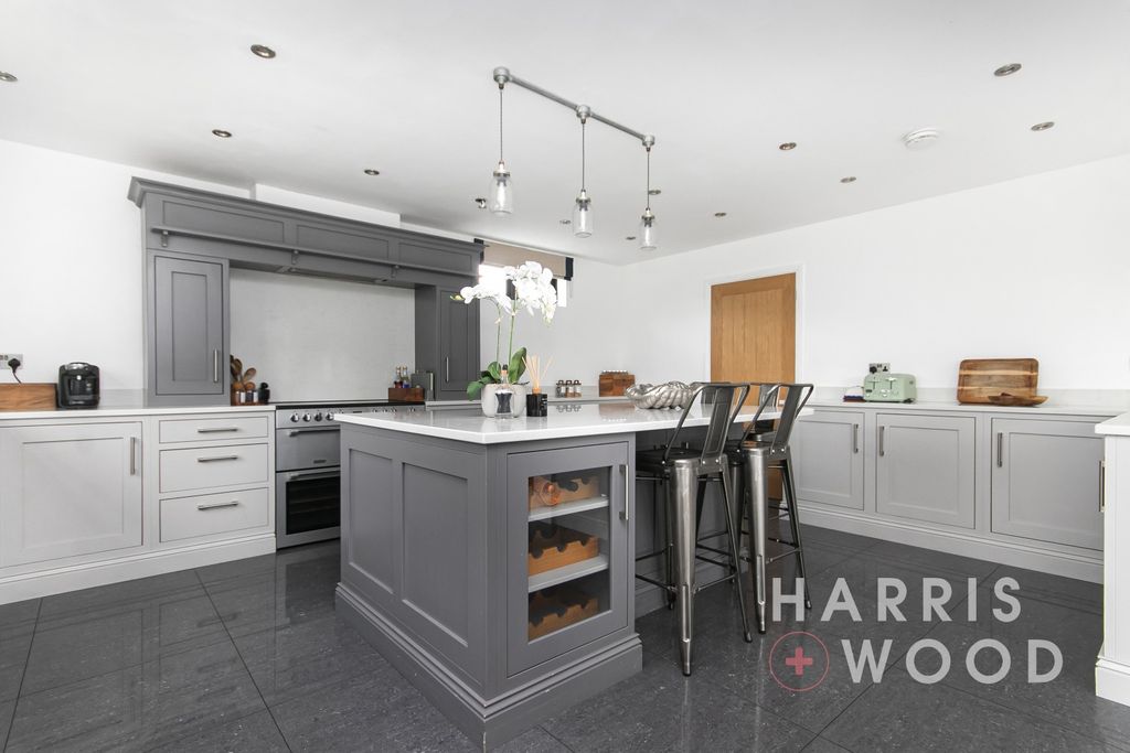 Property photo 3 of 64 4228613