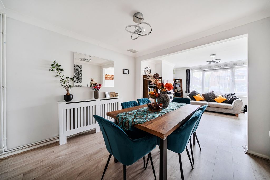 Property photo 3 of 18 Dining Room