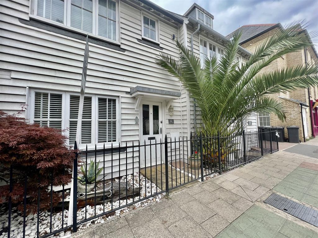 Property photo 1 of 31 External