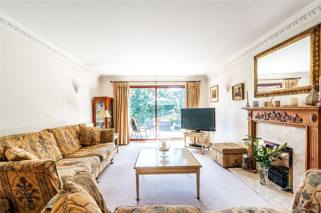 Property photo 3 of 18 Sitting Room