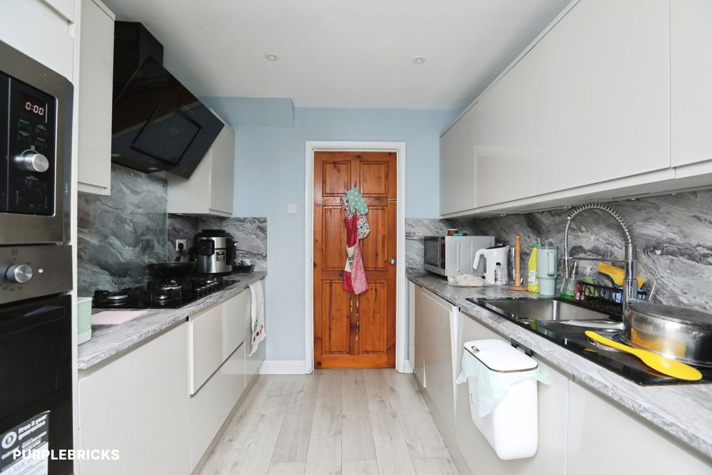 Property photo 3 of 22 Kitchen