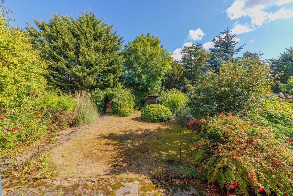 Property photo 2 of 30