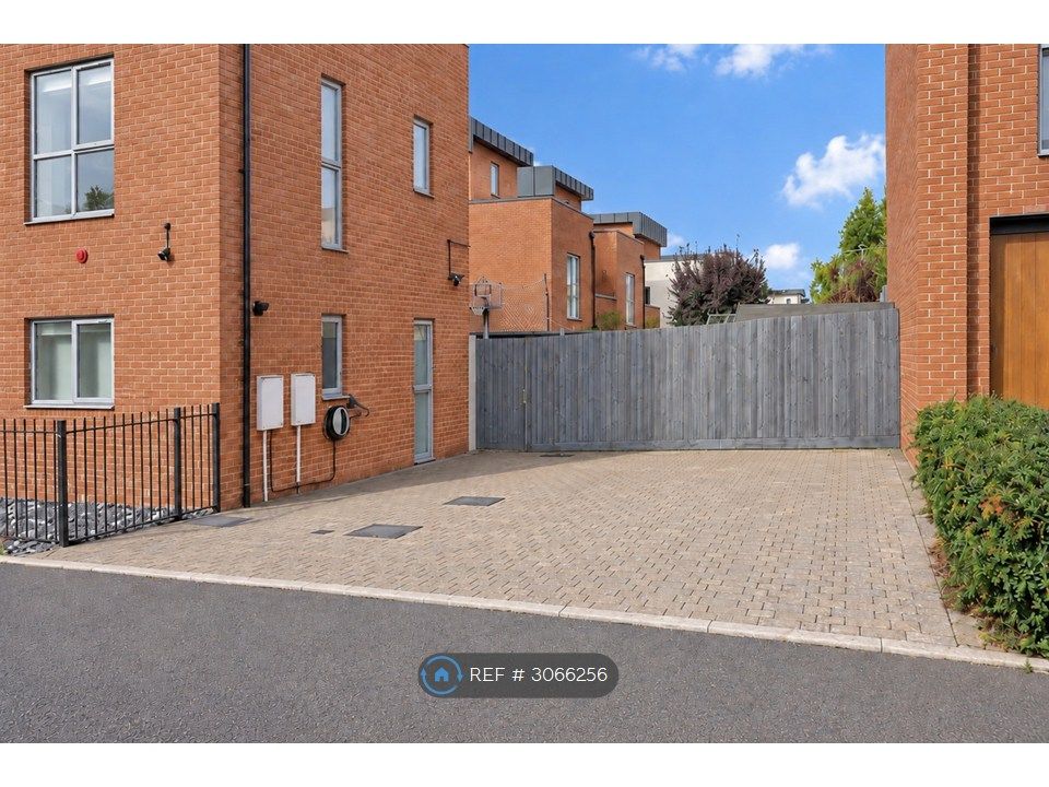 Property photo 2 of 24