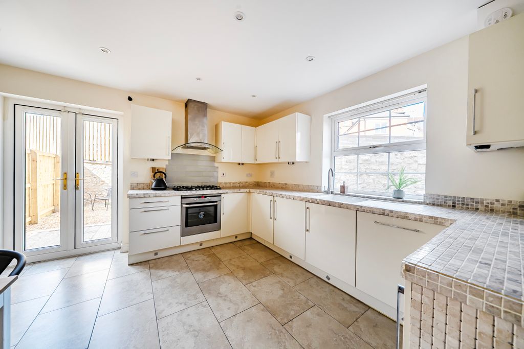 Property photo 2 of 18 1478637196A50B5A824A6d