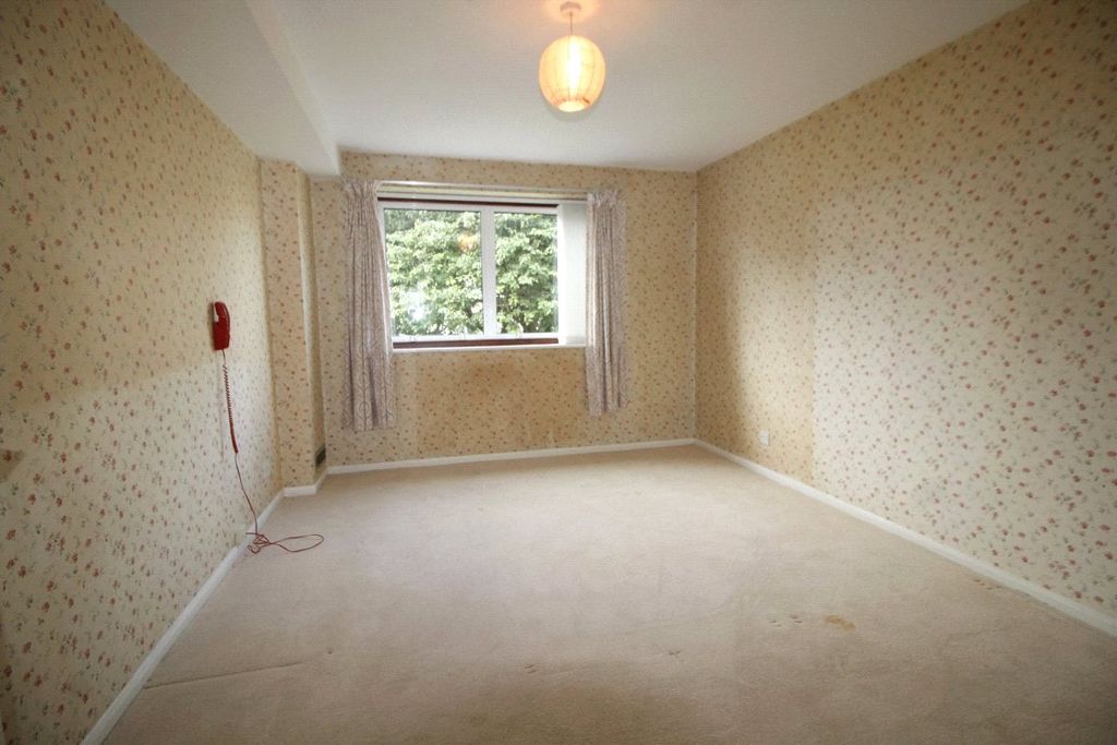 Property photo 3 of 8 Master Bedroom
