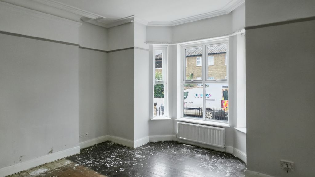 Property photo 2 of 16 Flat 1, 84 Albany Street, Hull, East Yorkshire, Hu3 1Pn