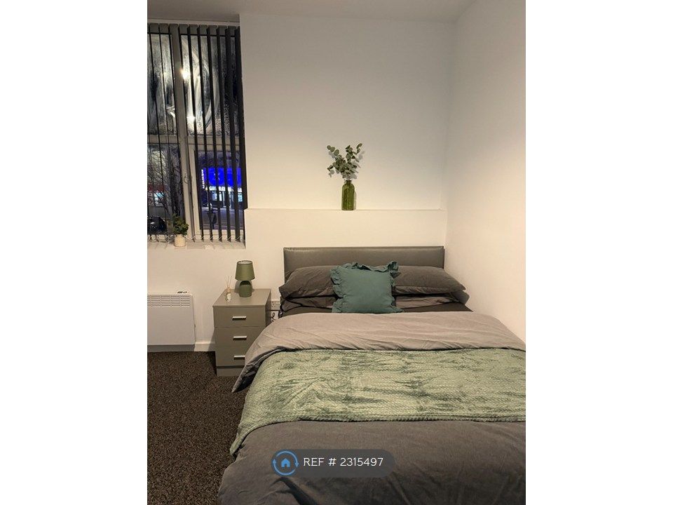 Property photo 2 of 35 Large Double Room