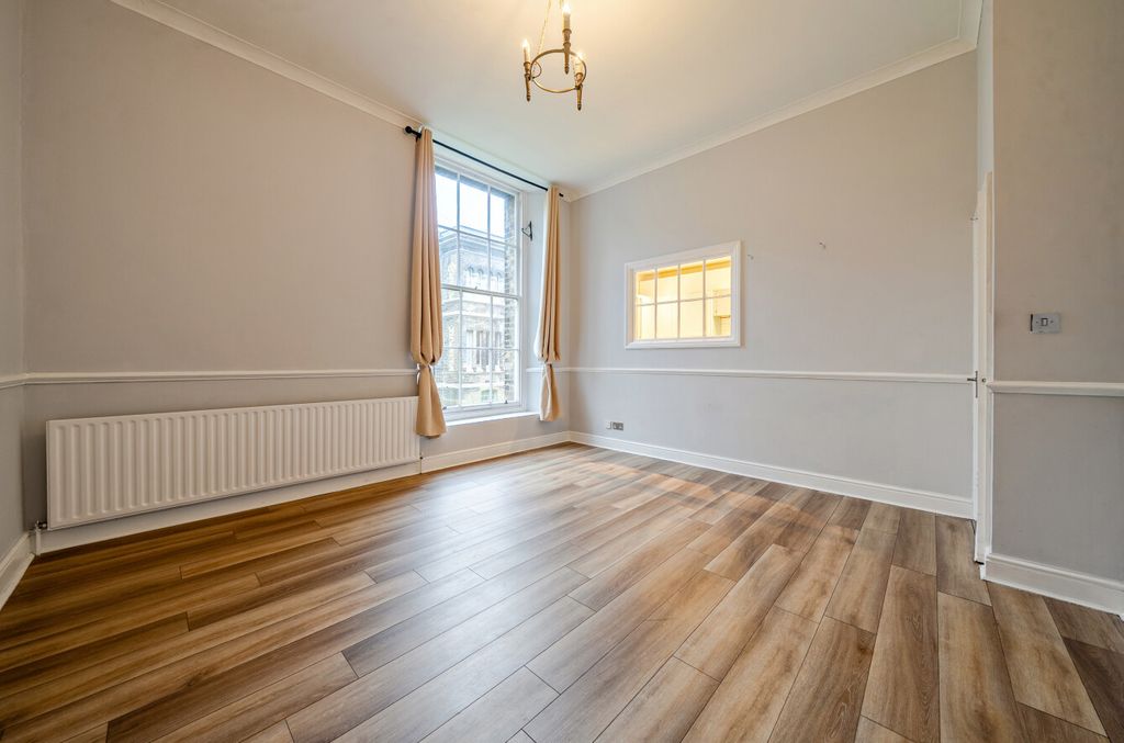 Property photo 3 of 15 1411206-11-698E0A...