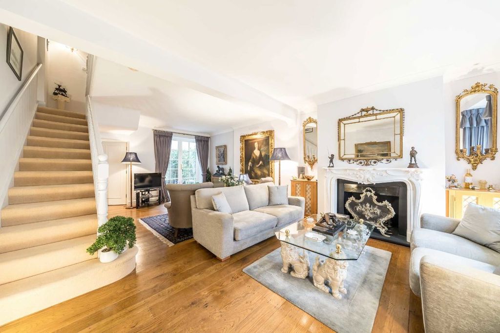 Property photo 2 of 8