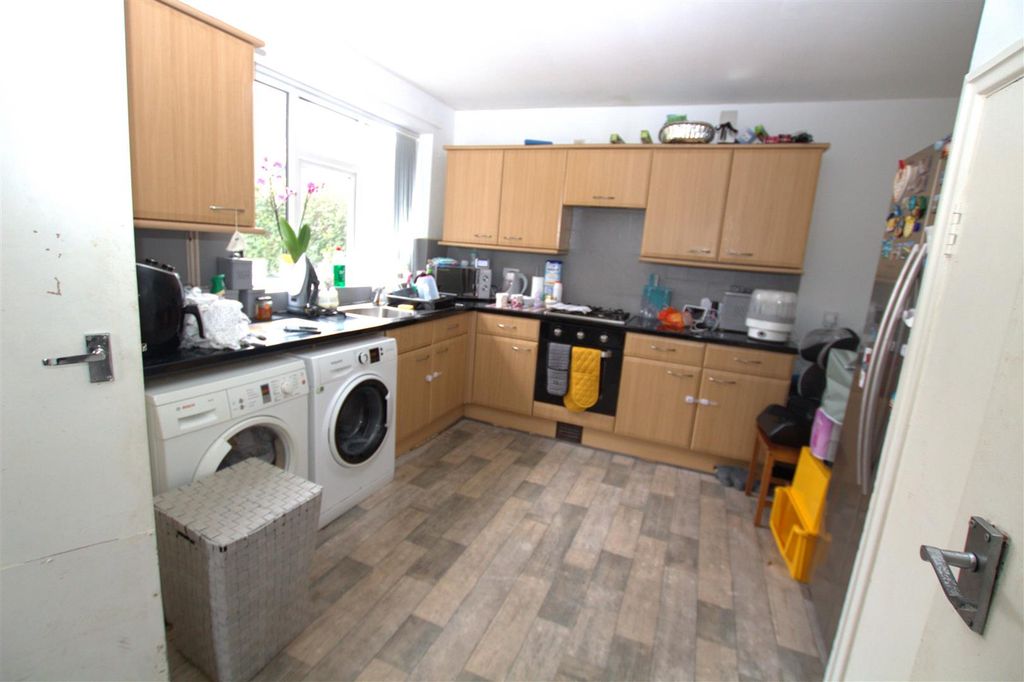 Property photo 3 of 7 Kitchen.Jpg