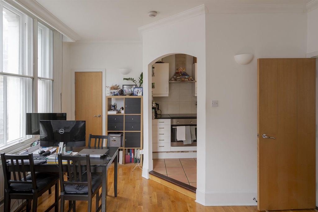 Property photo 2 of 16 Fl.4, 35 Bush Lane - Low Res - Npp00120.Jpg