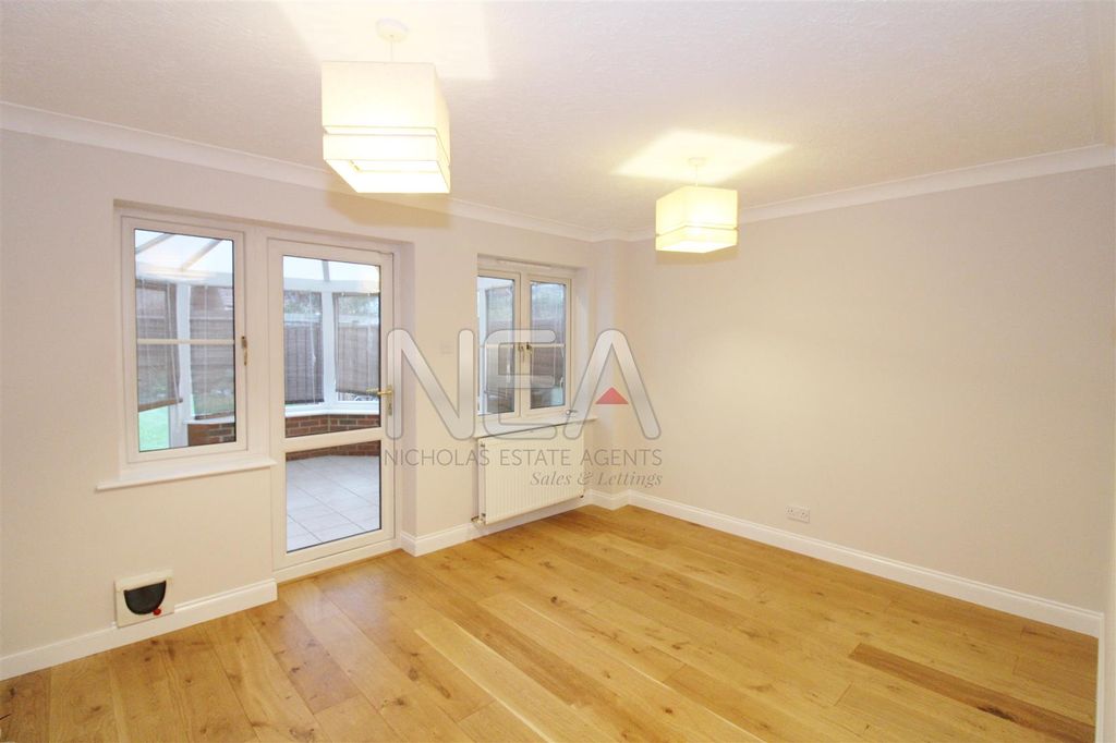Property photo 3 of 10 Living Room