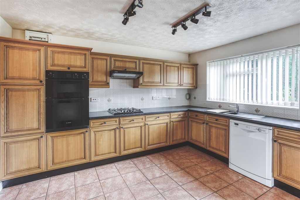 Property photo 2 of 16 316A8367_Hdr.Jpg