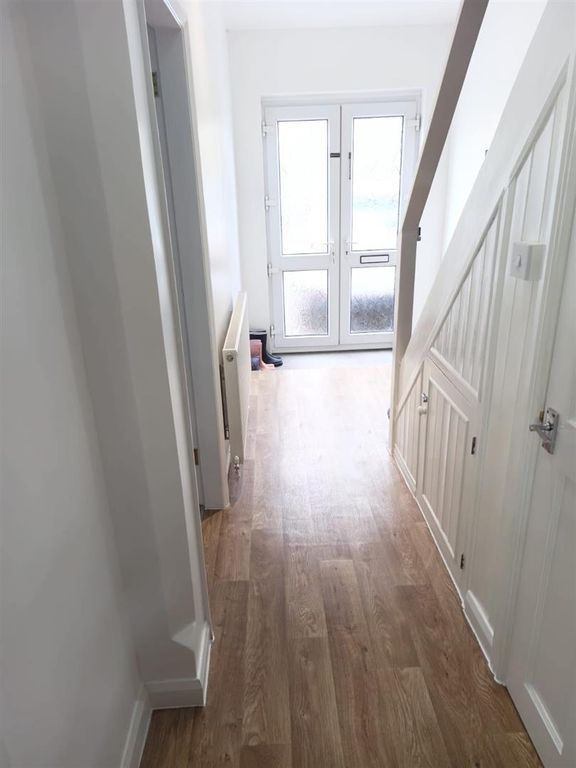 Property photo 3 of 13 Hall