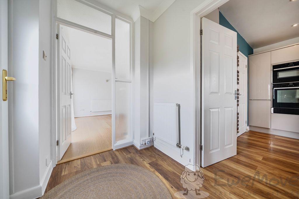 Property photo 3 of 14 Entrance Lobby