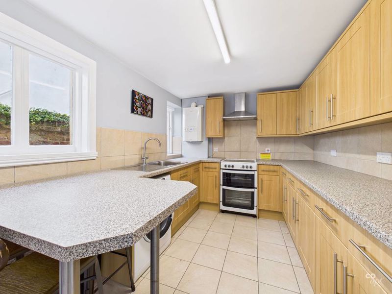 Property photo 1 of 10 Kitchen