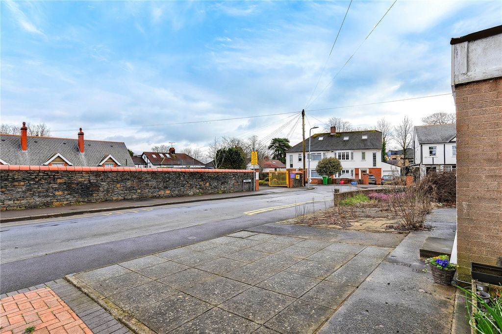 Property photo 2 of 32 Picture No. 17