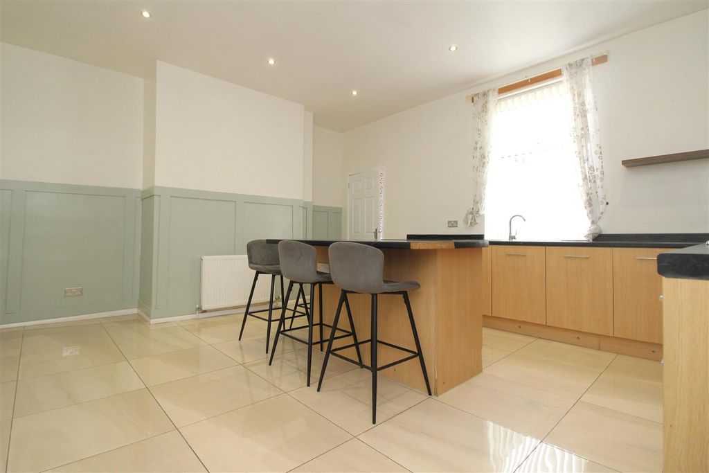 Property photo 3 of 12 Kitchen Diner