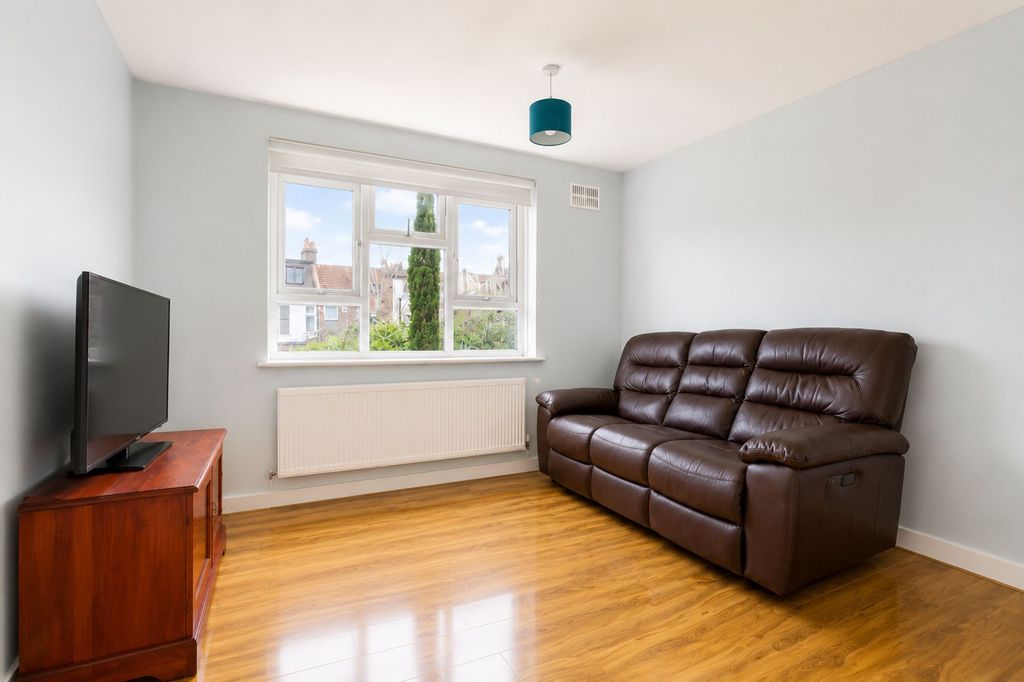 Property photo 3 of 11 Image 10