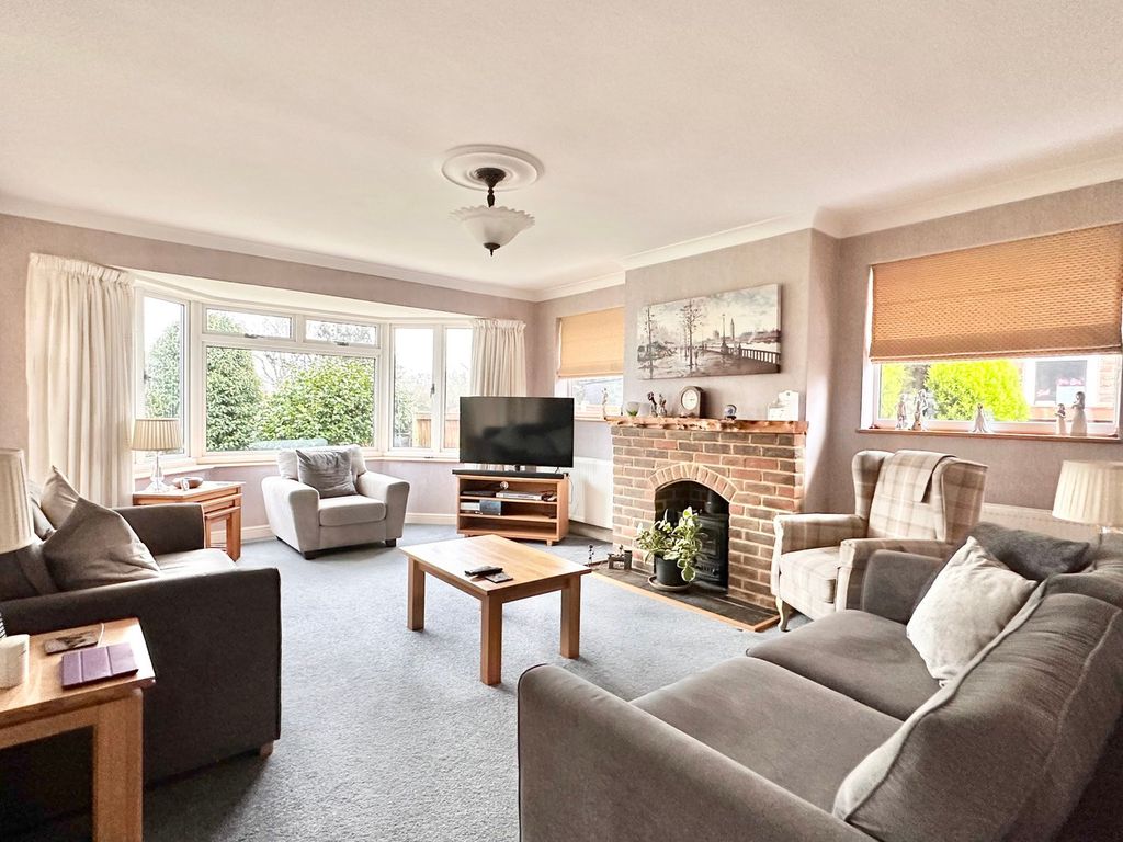 Property photo 3 of 27