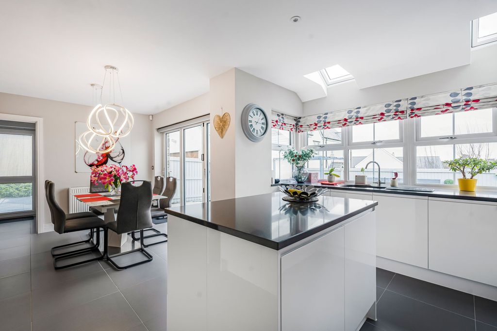 Property photo 3 of 24